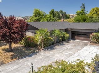 2082 Palos Verdes Dr, Roseburg, OR 97471