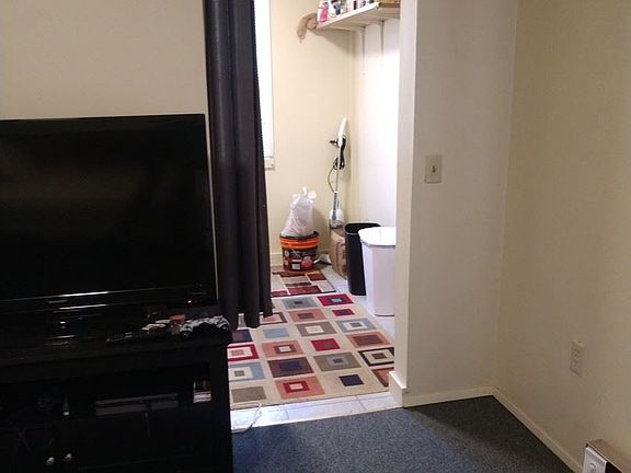 5th image of 2924 Nassau St APT 2