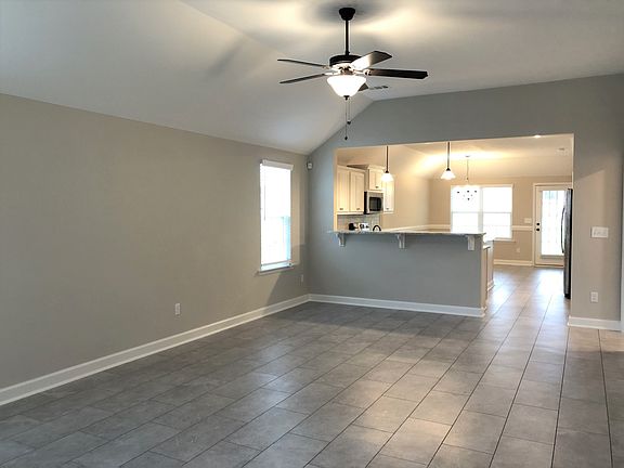 4th image of 1211 Belgrove Dr