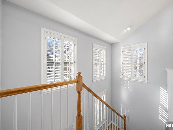 3rd image of 36 Woods Edge Rd