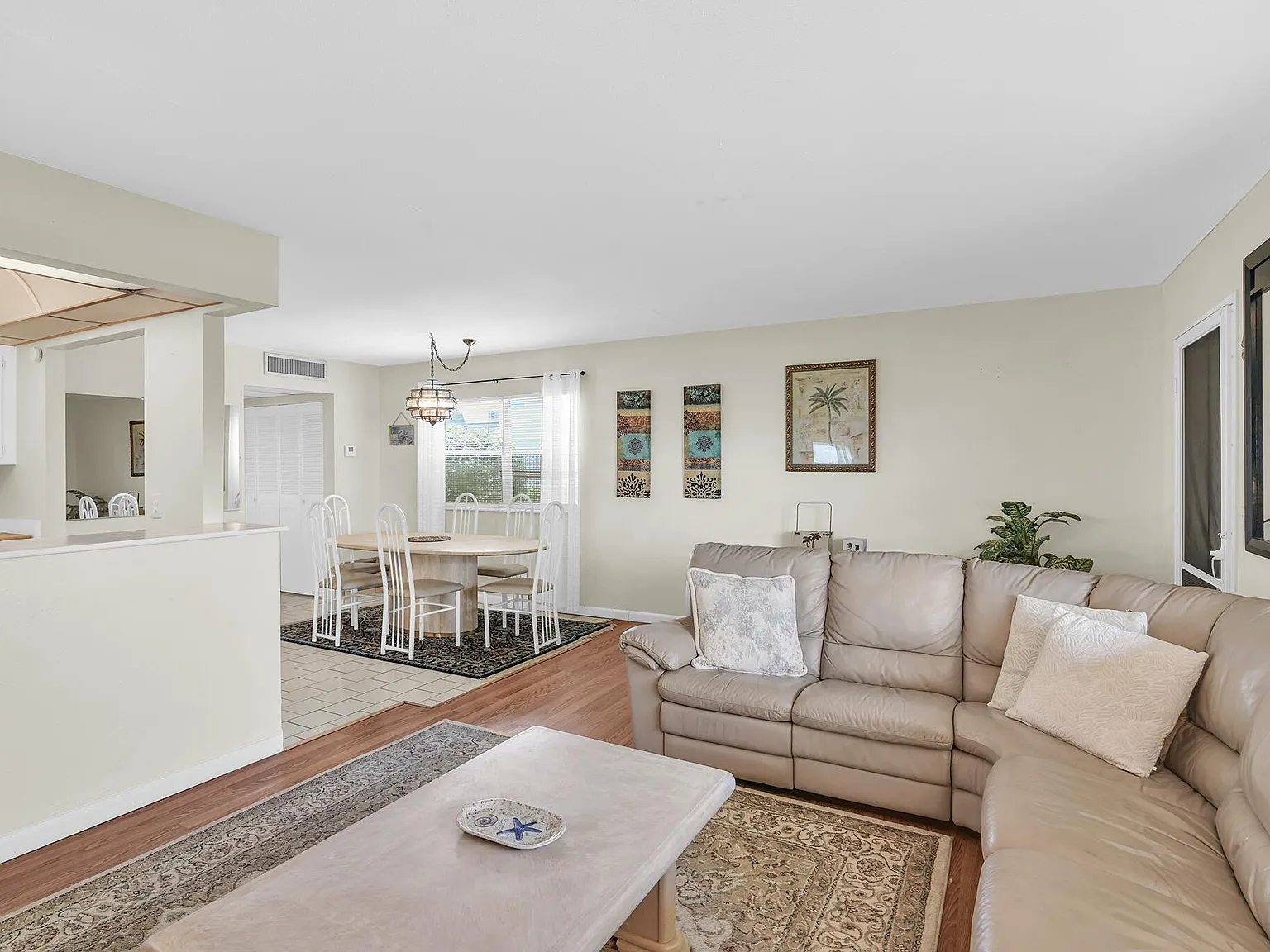1 bed, 1.5 bath, 720 sqft, $1,700 — Photo 3