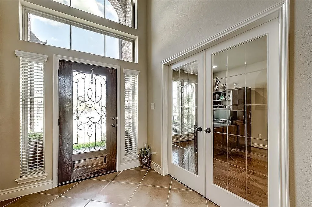 4 bed, 3.5 bath, 2930 sqft, $2,700 — Photo 3