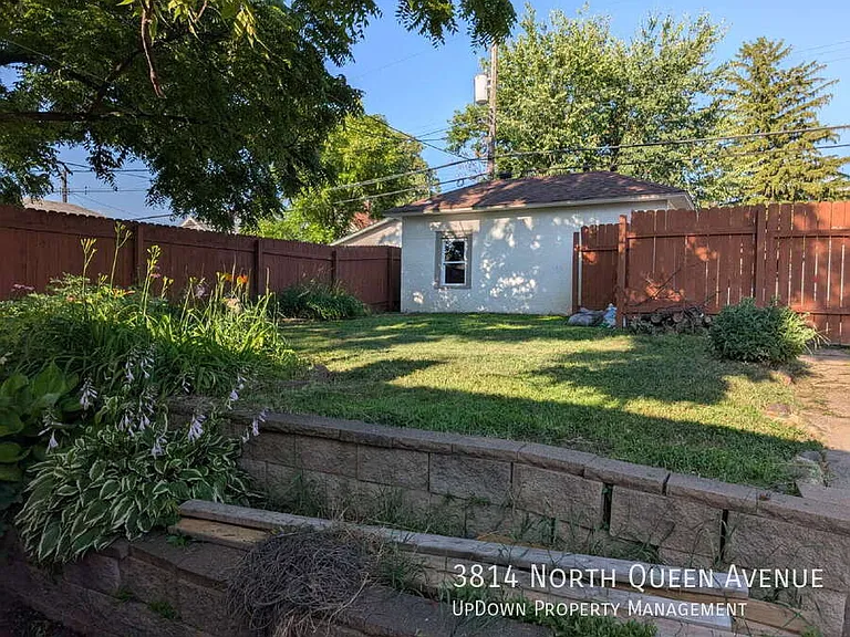 3814 Queen Ave N — Photo 7