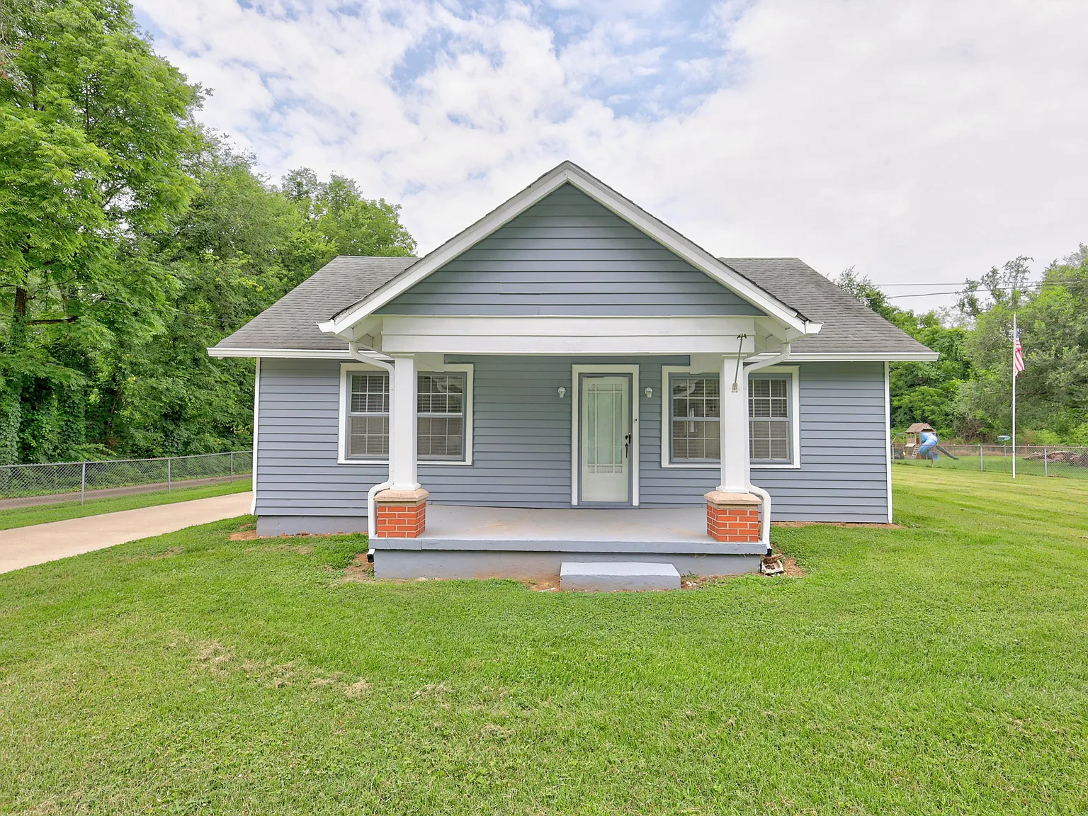 3 bed, 1508 sqft, $1,900 — Photo 2
