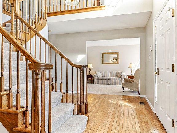 4th image of 1725 Pheasant Run Dr