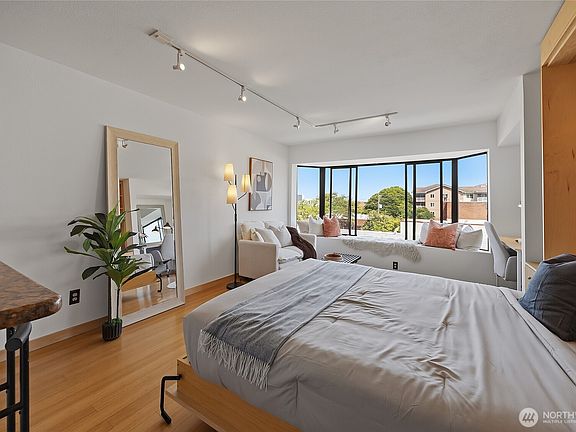 5th image of 211 Summit Avenue E #405