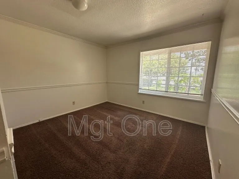 7575 Skyview Rd — Photo 12