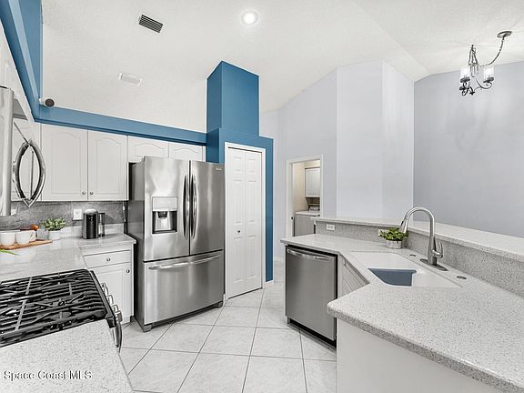 5th image of 3400 Long Leaf Dr