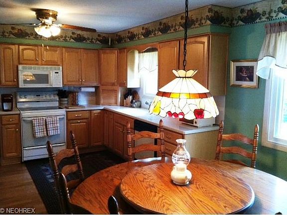 5th image of 320 Panorama Dr