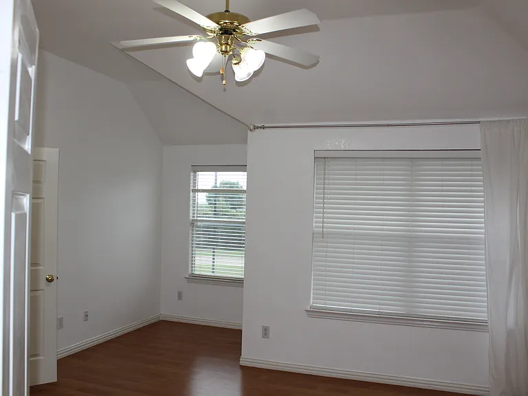5017 Remington Dr — Photo 11