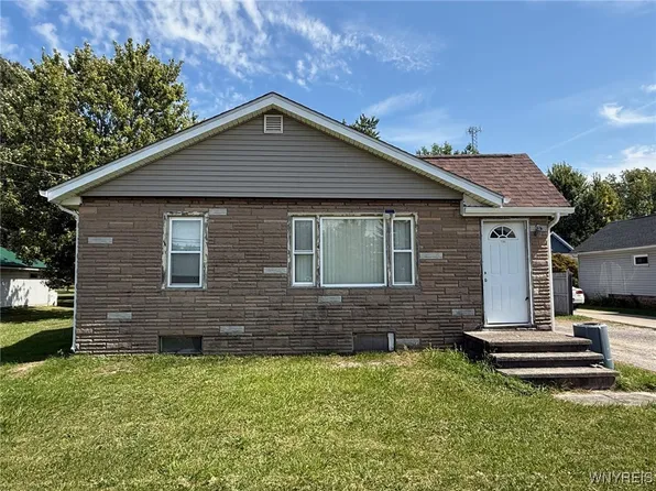 7253 Shawnee Rd, North Tonawanda, NY 14120