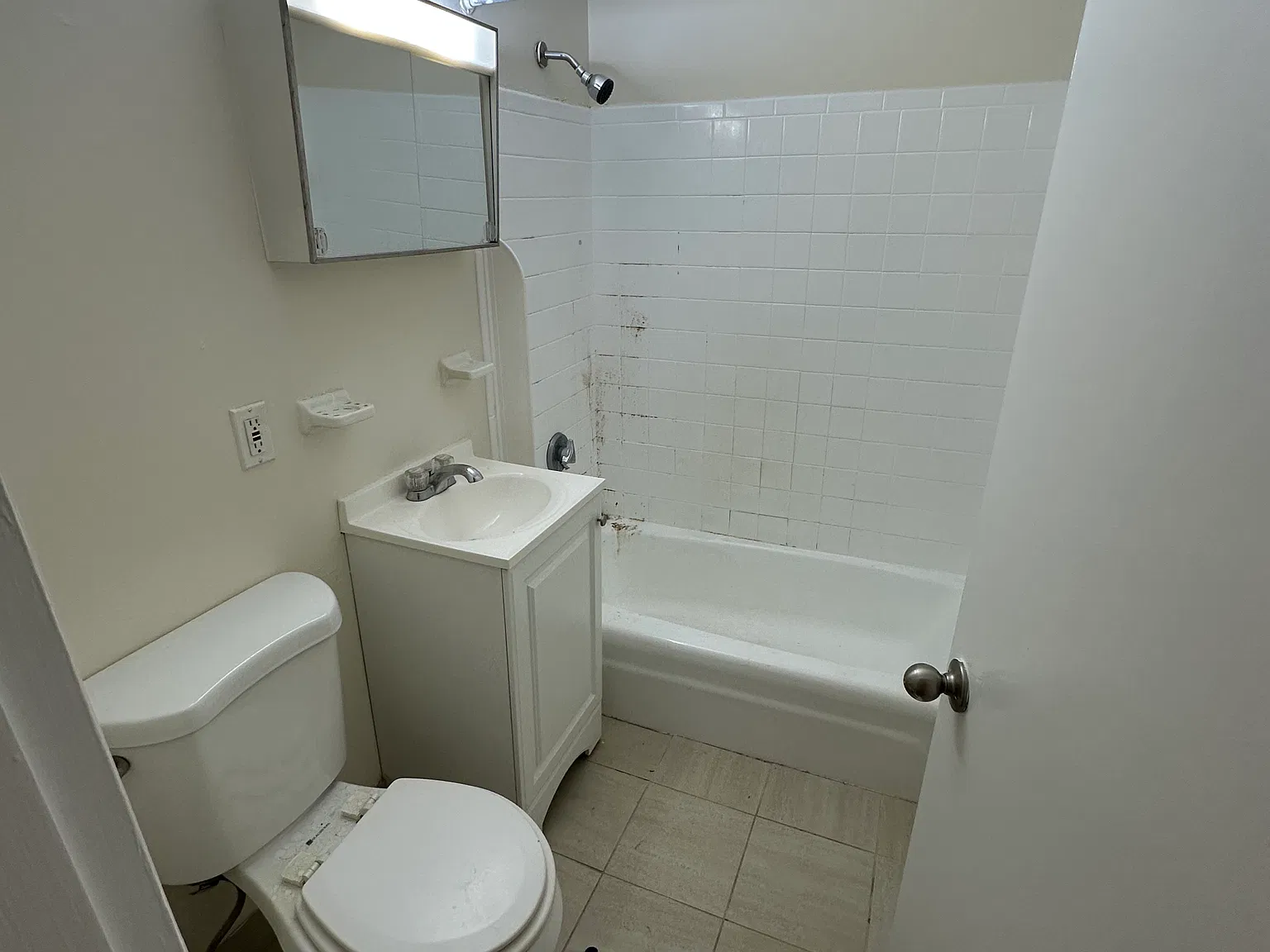37 Larchwood Dr — Photo 4