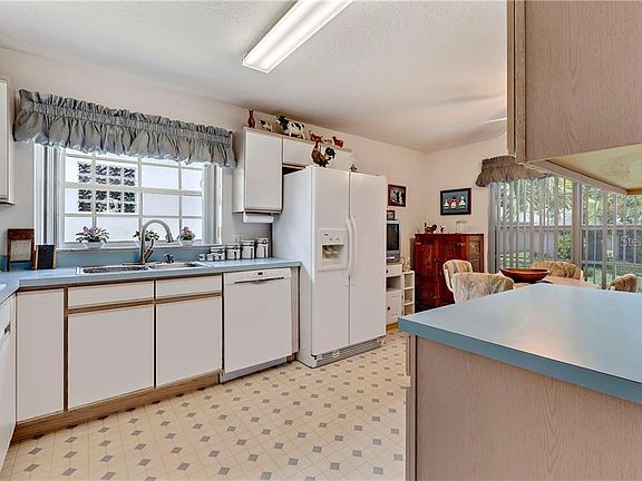 4th image of 1120 High Vista Dr