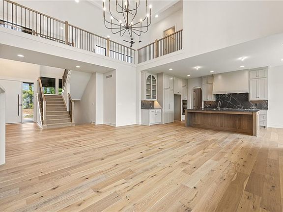 5th image of 16805 Parkhill St