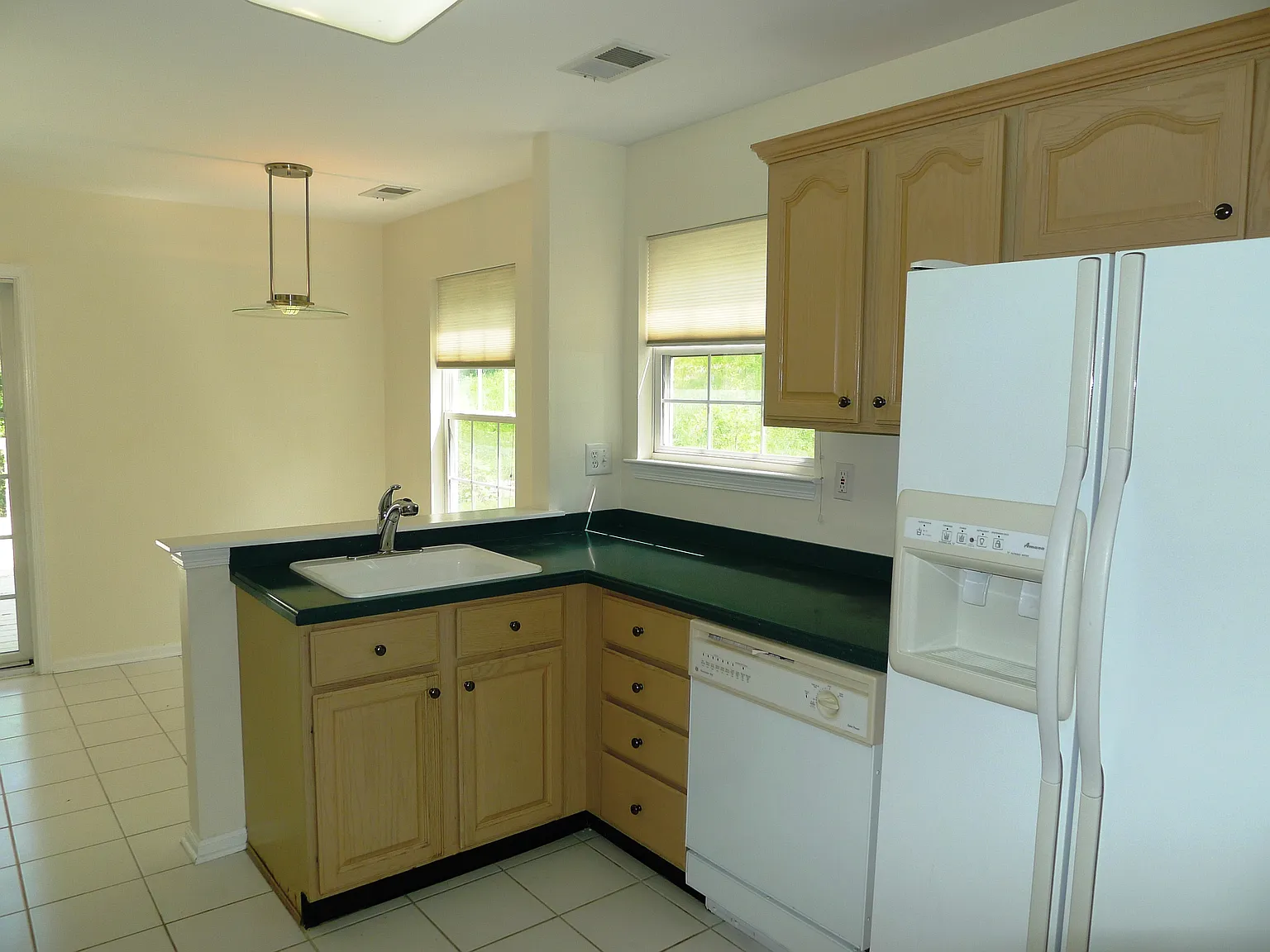 2 bed, 2.5 bath, 1347 sqft, $3,300 — Photo 4