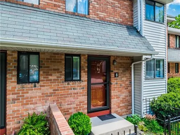 8 Danforth Ln, West Hartford, CT 06110