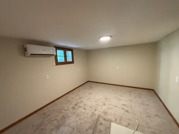 922A Rhode Island St #1/2, Lawrence, KS 66044