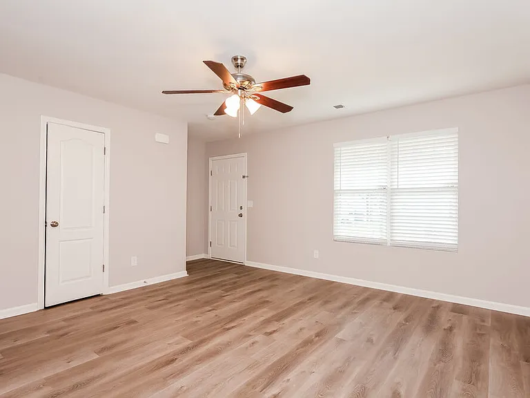 204 Ravenridge Ct — Photo 4