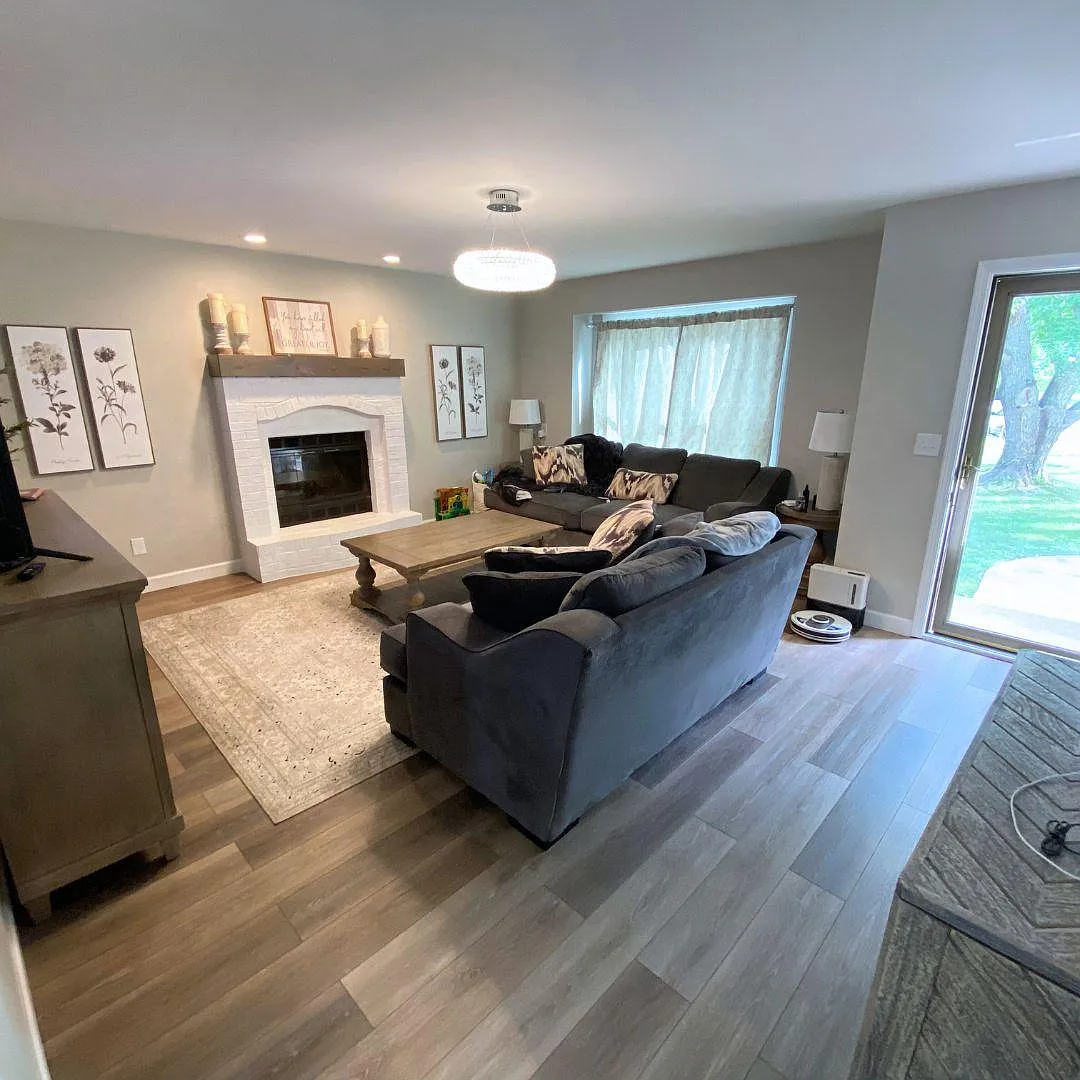 4 bed, 2850 sqft, $2,100 — Photo 2