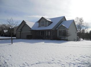 295 River Oaks Dr, Heath, OH 43056