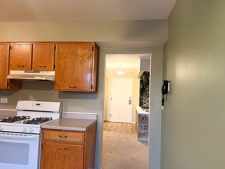 1311 S Finley Rd #422 — Photo 2