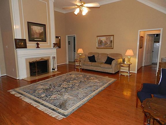 5th image of 4423 Warwick Dr