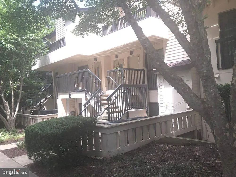 2 bed, 2.5 bath, 1322 sqft, $2,300 — Photo 3
