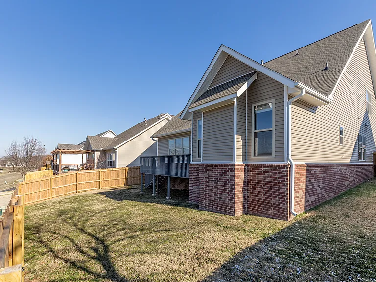 1501 NE Dysart Woods Ln — Photo 22
