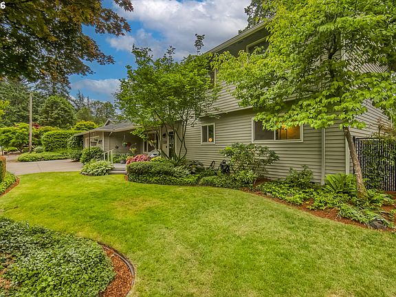 3rd image of 3870 Ridgewood Way
