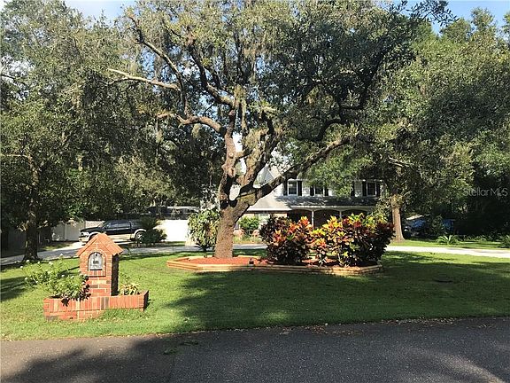 2nd image of 901 Woodview Dr