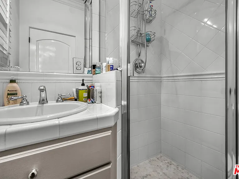 934 Hilldale Ave — Photo 20