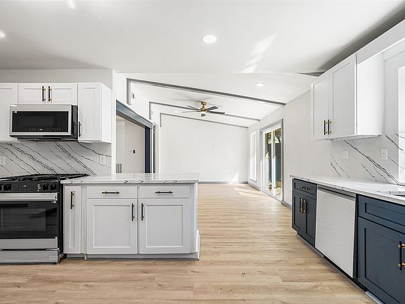 3rd image of 6646 Bayou View Dr