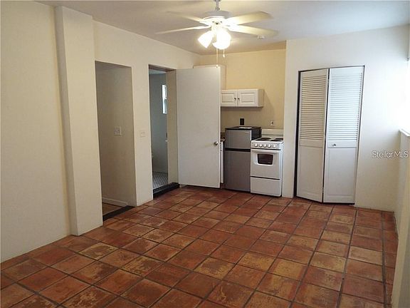 3rd image of 321 Ohio Pl APT D