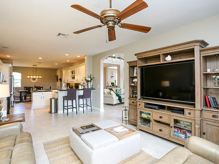 5945 Paradise Cir — Photo 49