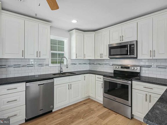5th image of 6 Poplar Ln