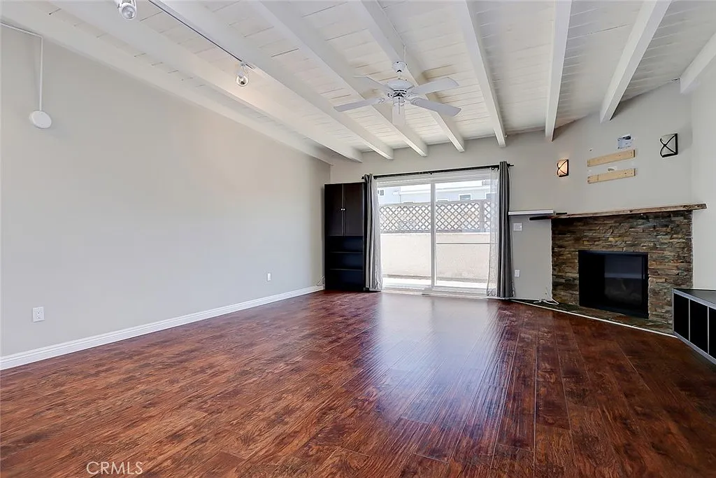 2 bed, 1.5 bath, 1060 sqft, $3,500 — Photo 2