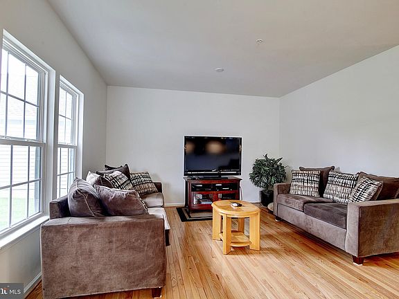 5th image of 1421 Village Green Way
