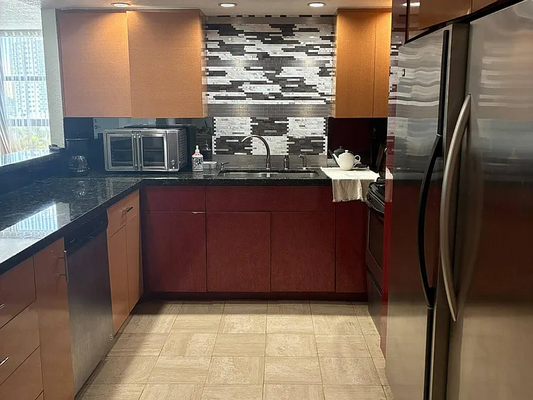 400 Leslie Dr #502 — Photo 35