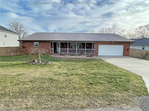 2009 E Highland Dr, Hurricane, WV 25526