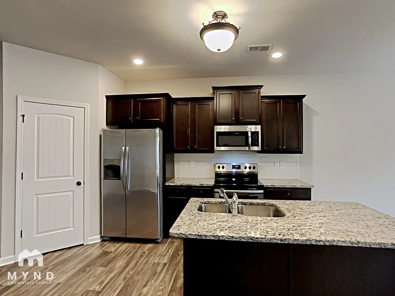 4 bed, 3.0 bath, 2414 sqft, $2,385 — Photo 4