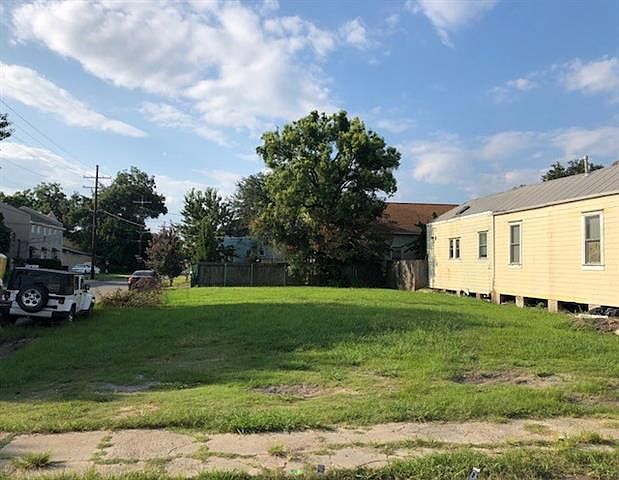 2nd image of 4535 Annunciation St