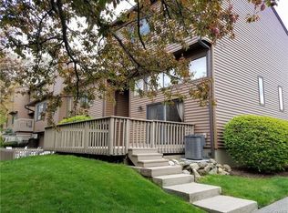 1 Linden Ln, Nanuet, NY 10954