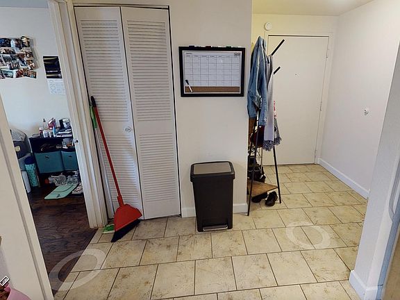 3rd image of 5558 Pershing Ave #508