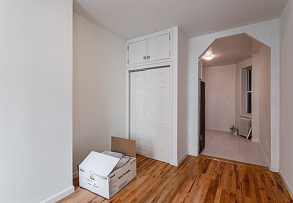 3rd image of 220 E 84th St APT 1B