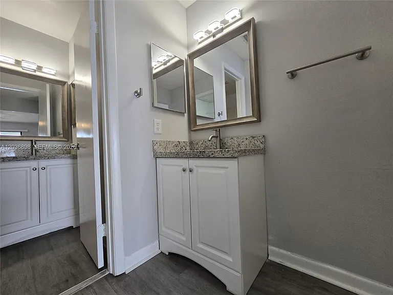 1024 S Independence Dr #1024E — Photo 6