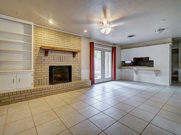 5th image of 404 NW 72nd St