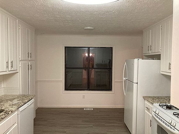 Kitchen with eat in area
