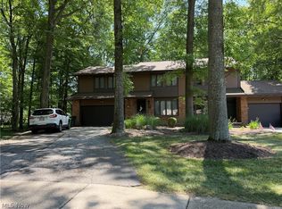 2174 Woodlawn Cir, Stow, OH 44224