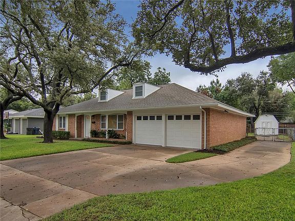 4th image of 4233 Selkirk Dr W