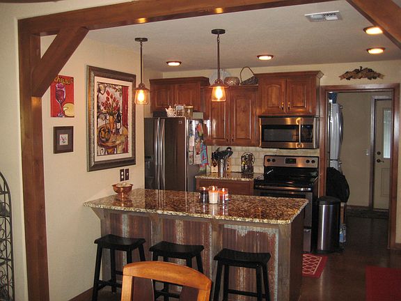 Kitchen with breakfast bar